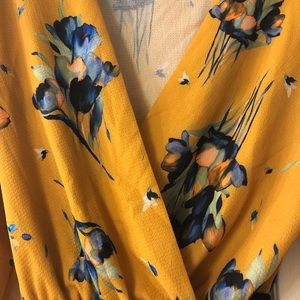 Boohoo Tops - 💐🌸🌼🌹🌻Yellow floral print bodysuit💐🌼🌻 Boohoo Tops - 💐🌸🌼🌹🌻Yellow floral print bodysuit💐🌼🌻